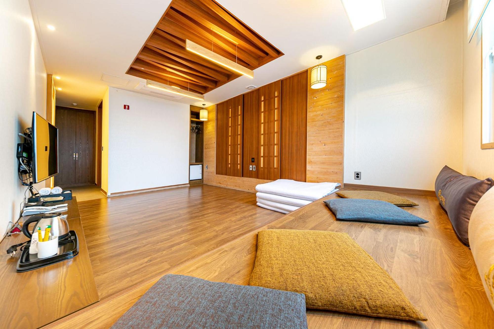 Yeosu Stay Hotel Oda fotoğraf
