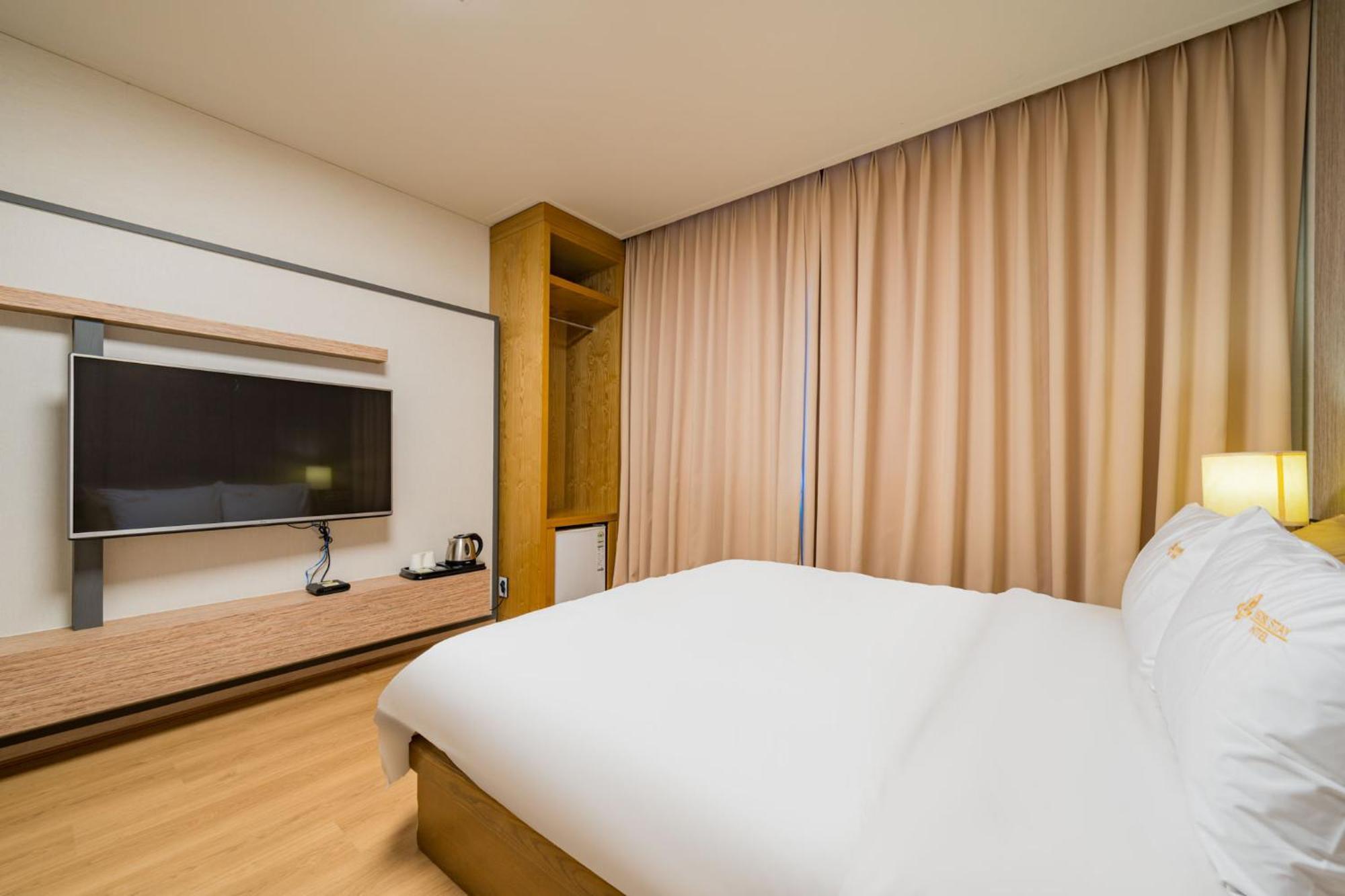 Yeosu Stay Hotel Oda fotoğraf