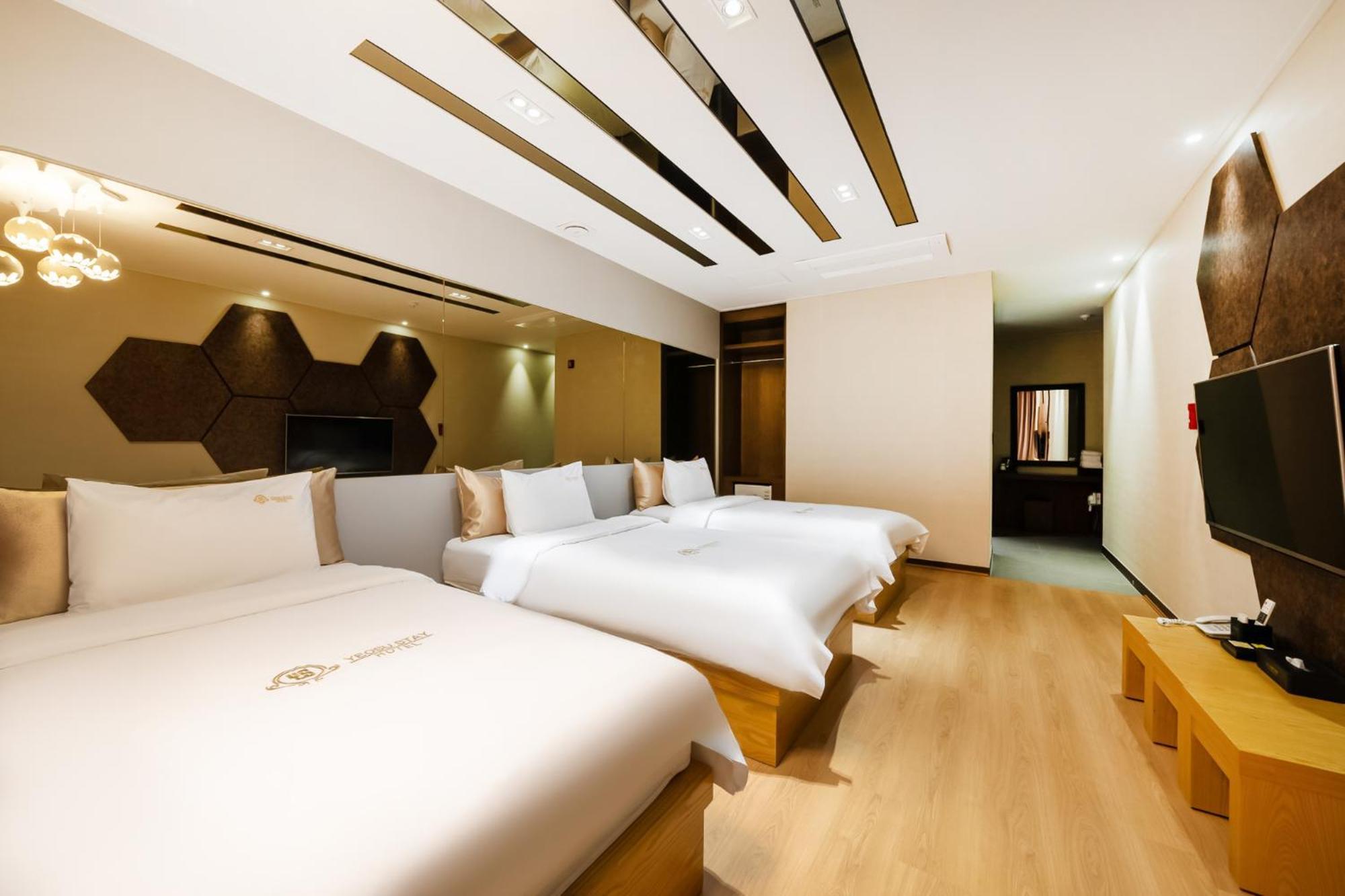 Yeosu Stay Hotel Oda fotoğraf
