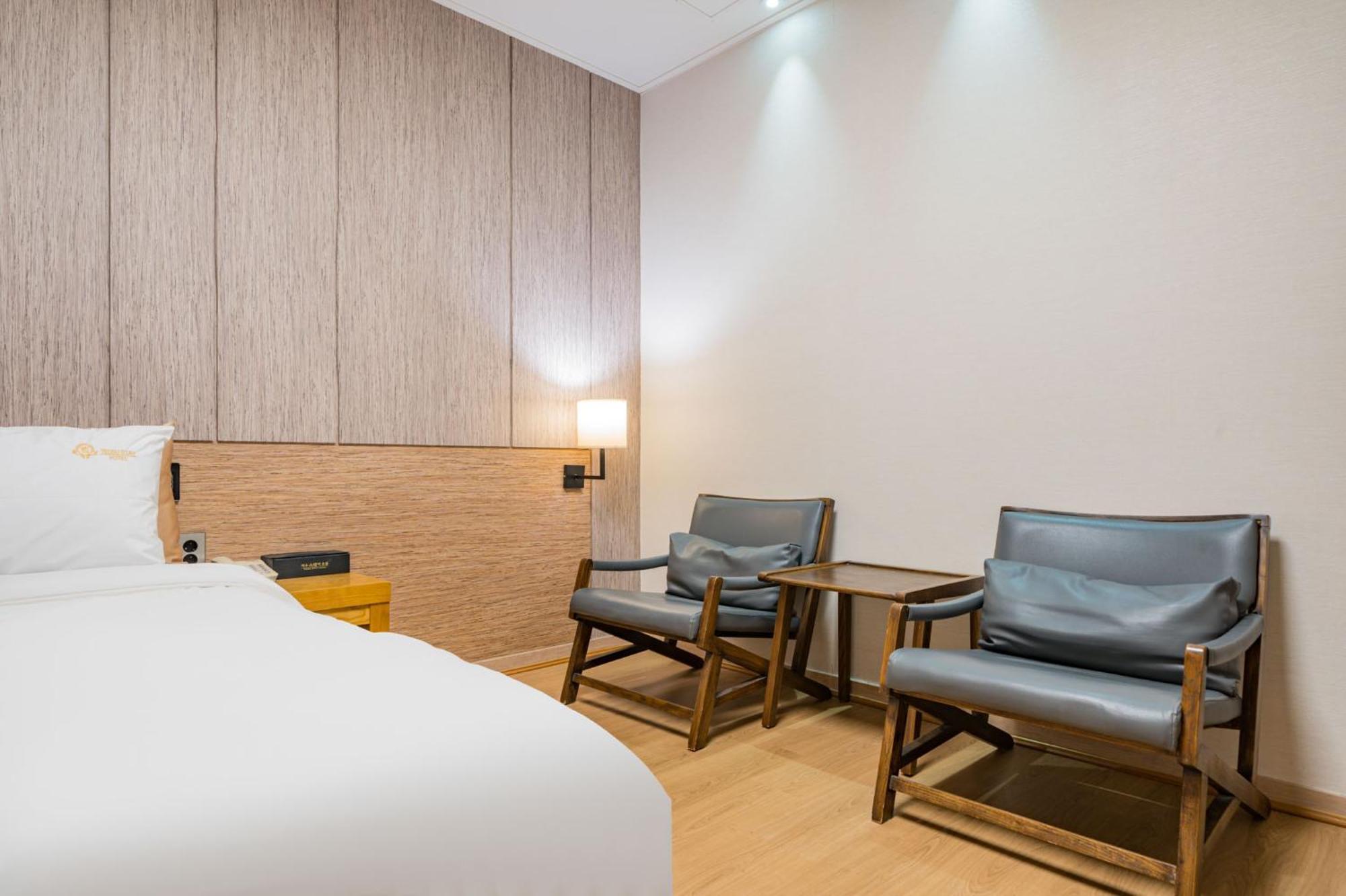 Yeosu Stay Hotel Oda fotoğraf