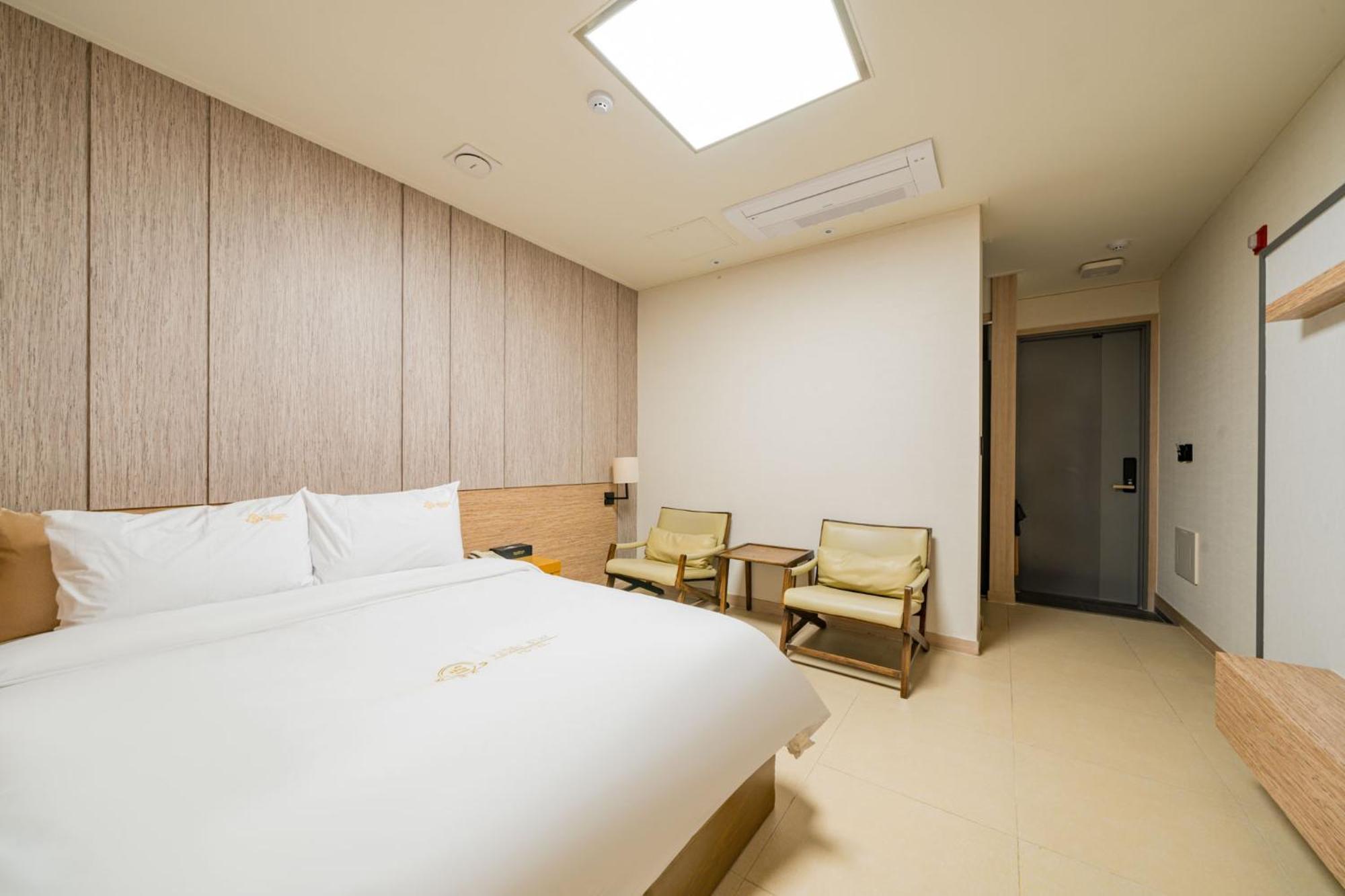 Yeosu Stay Hotel Oda fotoğraf