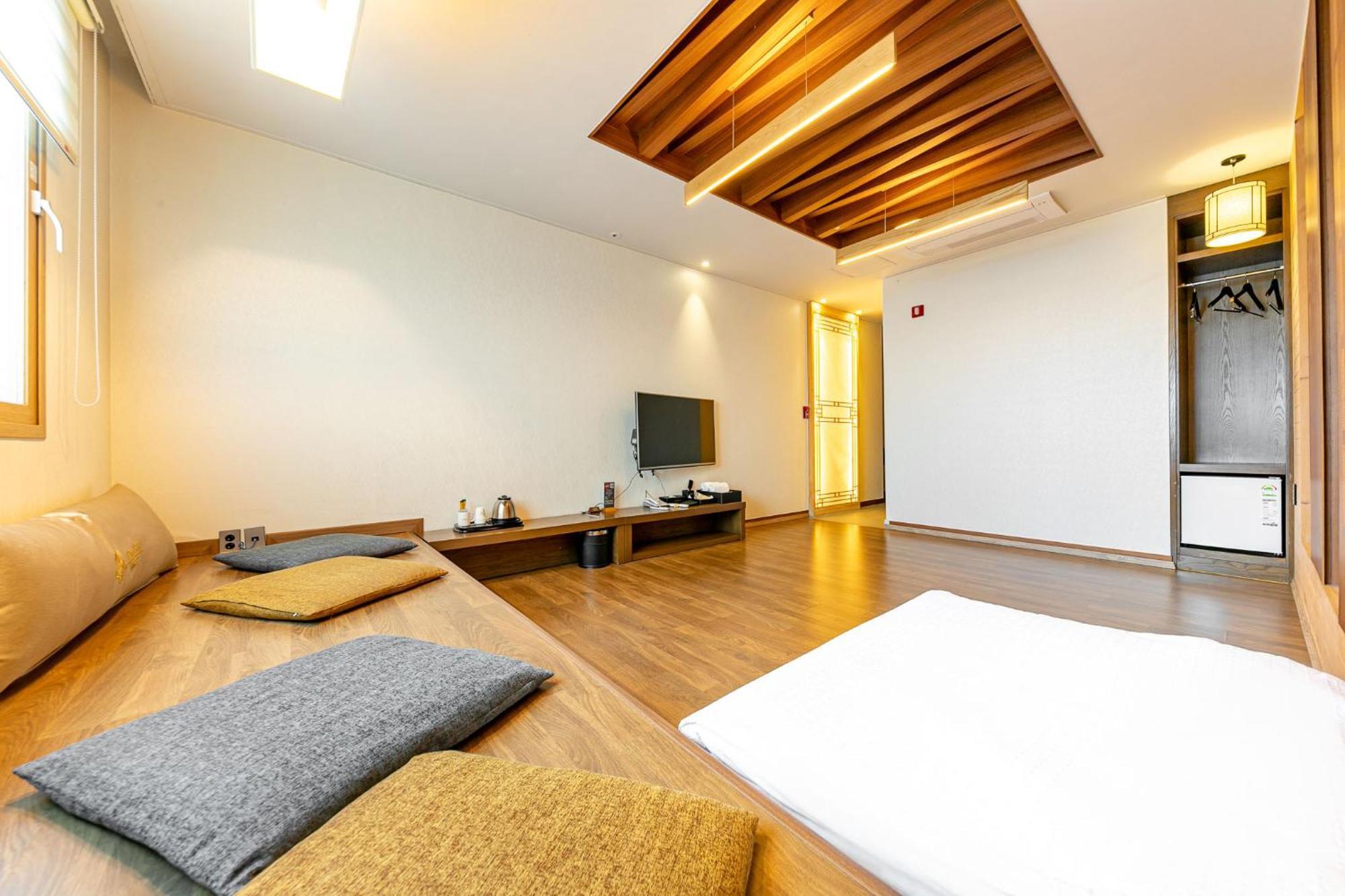 Yeosu Stay Hotel Oda fotoğraf