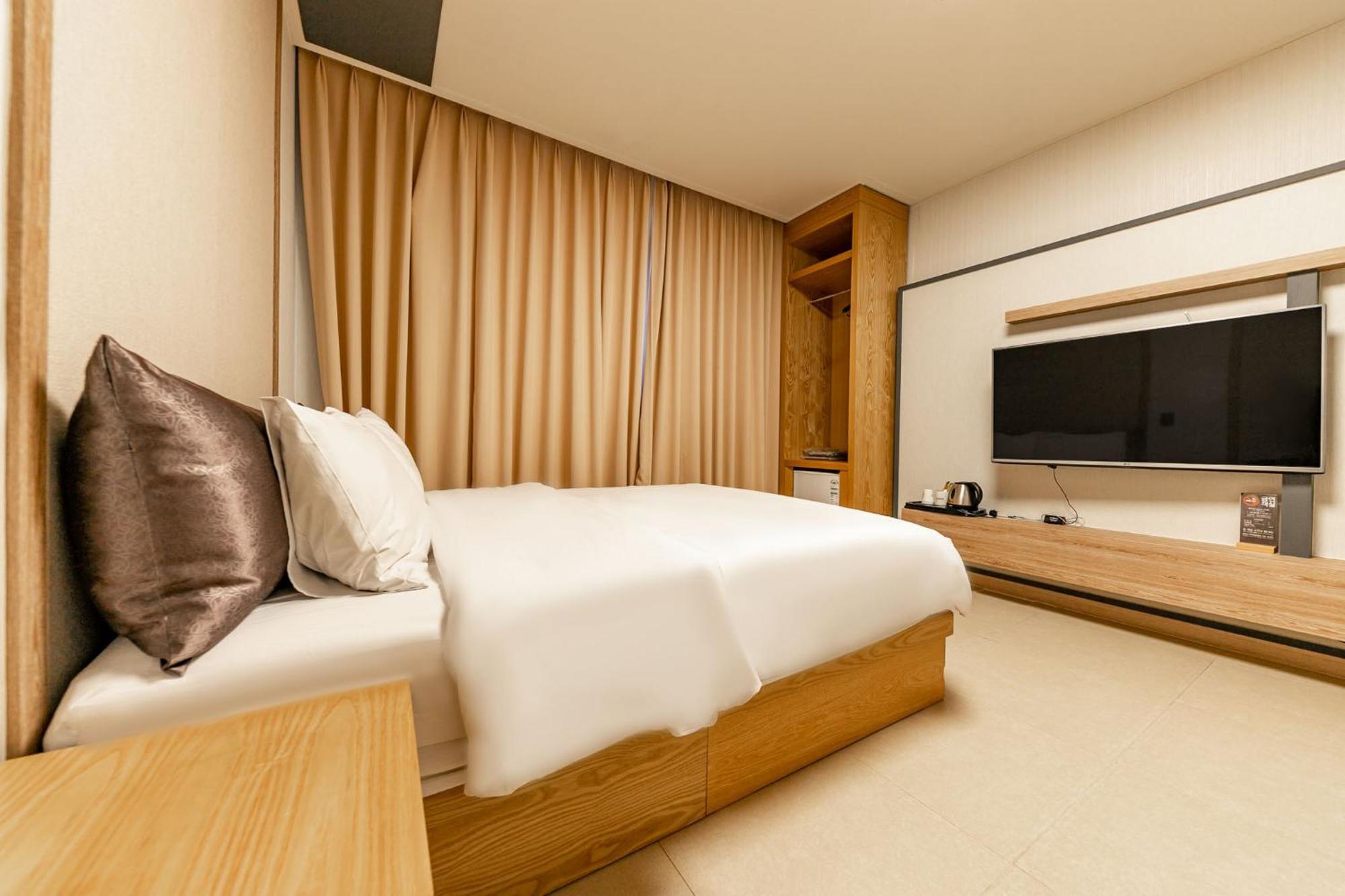 Yeosu Stay Hotel Oda fotoğraf