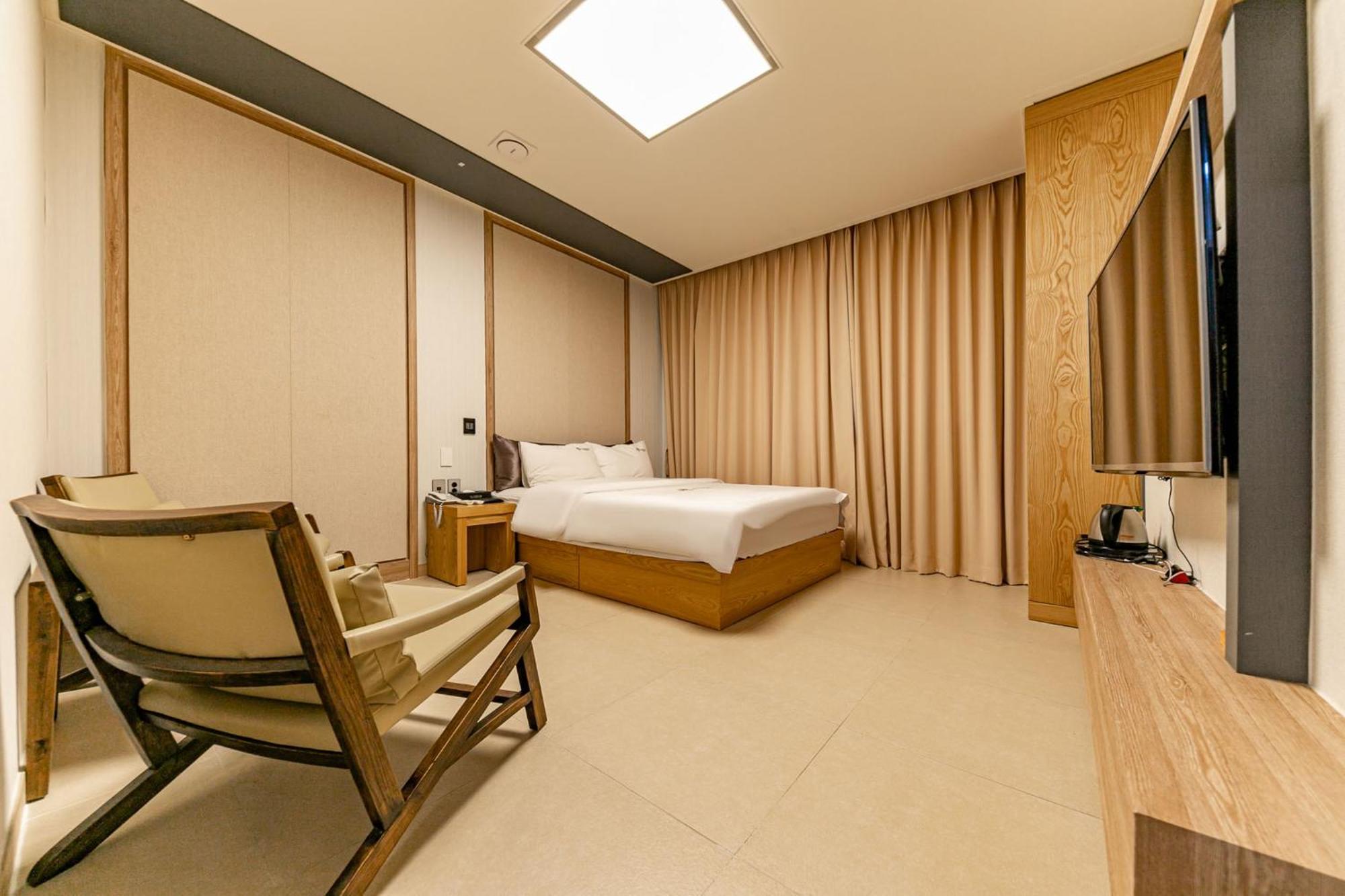 Yeosu Stay Hotel Oda fotoğraf